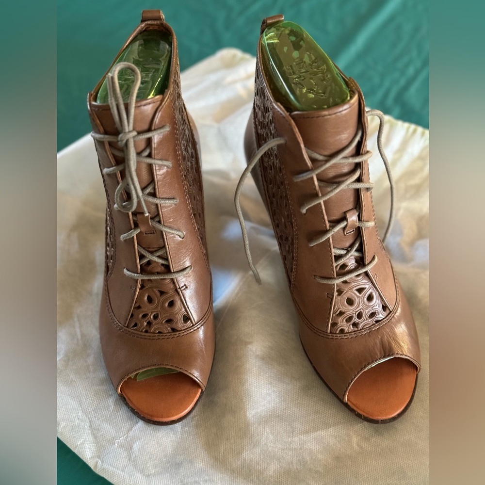 Naya Women’s Shoes